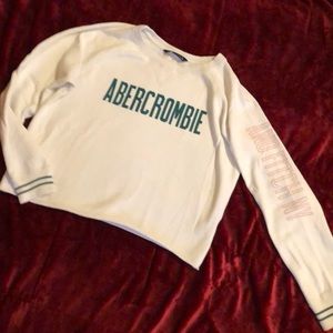 Abercrombie & Fitch white cropped sweatshirt